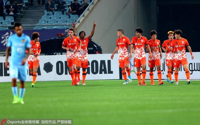 奥斯梅恩和那不勒斯的合同2025年夏天到期，他本赛季为那不勒斯出场11次，贡献了6个进球和2次助攻。